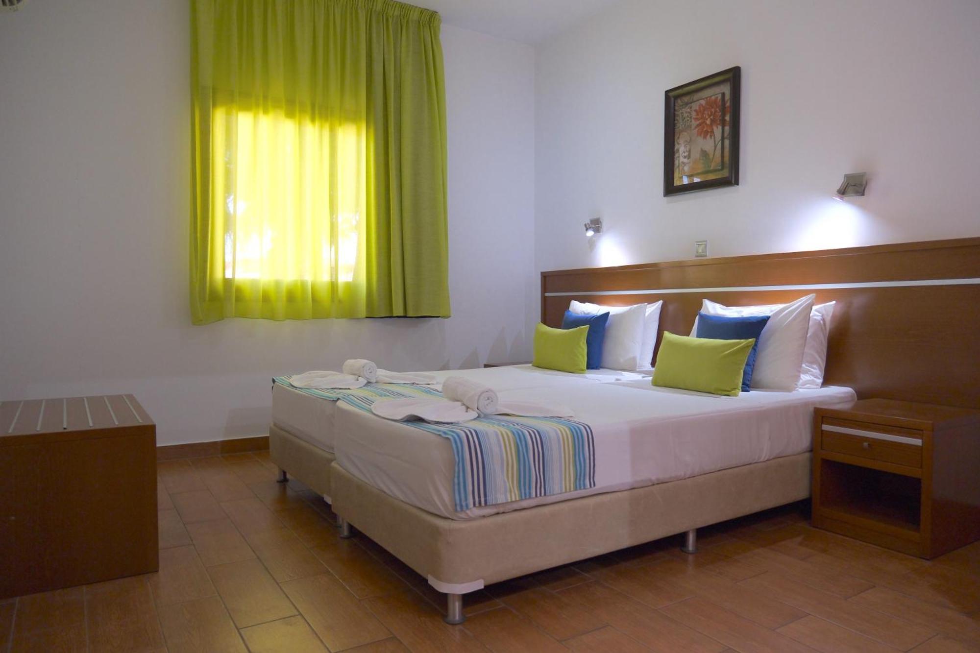 Loutsiana Deluxe Apts Ayia Napa Habitación foto