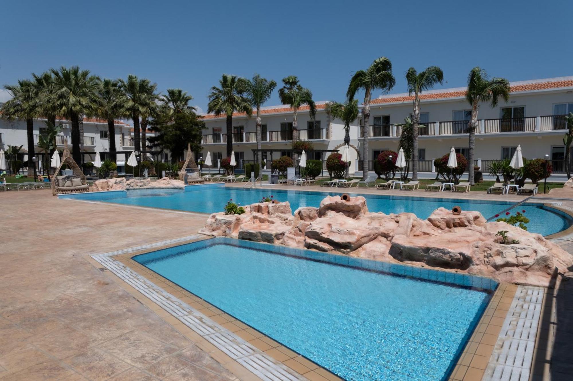 Loutsiana Deluxe Apts Ayia Napa Exterior foto