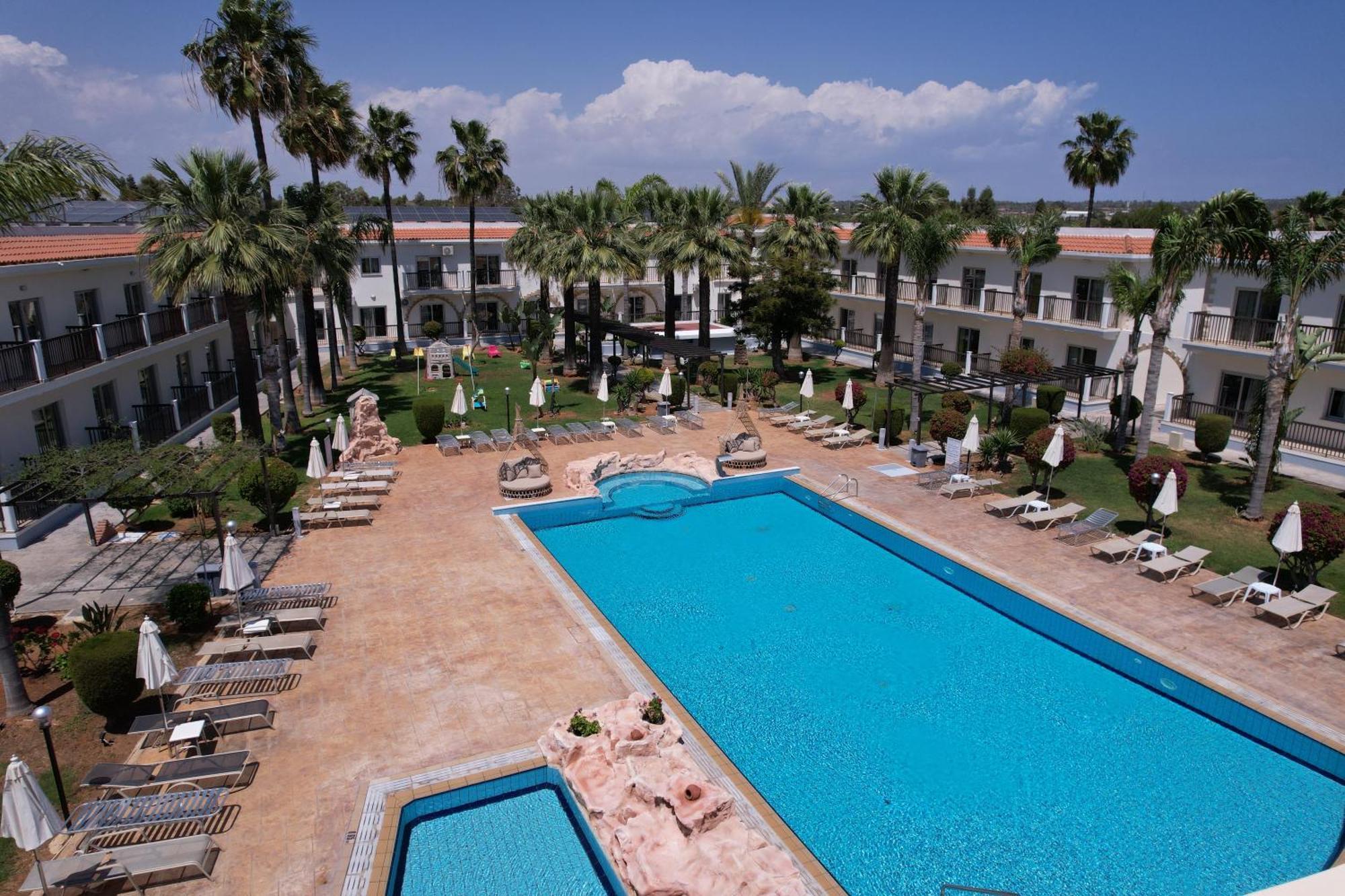 Loutsiana Deluxe Apts Ayia Napa Exterior foto